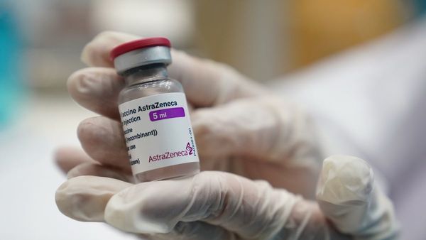 Evaluarán vacunación de menores de 55 años con AstraZeneca
