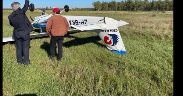 La Nación / Aeronave capotó en el Silvio Pettirossi, pero no dejó heridos