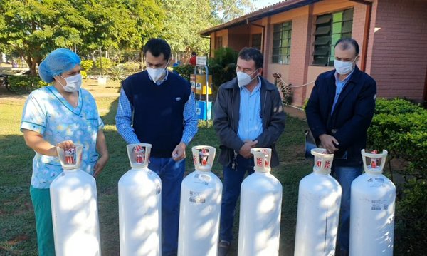Comuna de Loreto dona galones de oxígeno al Centro de Salud