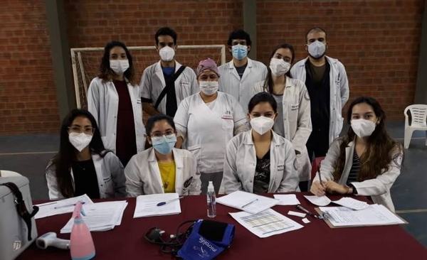 Diario HOY | Cerca de 500 estudiantes de Medicina colaboran con la vacunación anticovid