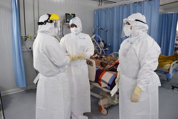 Los guantes se usan a gran escala y los pedidos al ministerio no cesan desde el Hospital Nacional de Itauguá - Nacionales - ABC Color