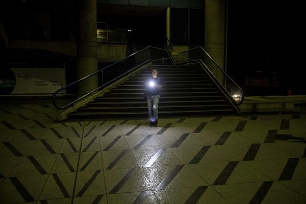 Opositor dice que Venezuela está en "cuenta regresiva" para otro gran apagón - MarketData