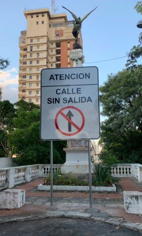 Cartel en la escalinata: Critican falta de visión urbanística de la Municipalidad - Nacionales - ABC Color