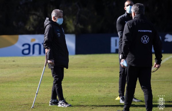 Uruguay 'no va de paseo ni a salir campeón por 10 puntos', dice Tabárez