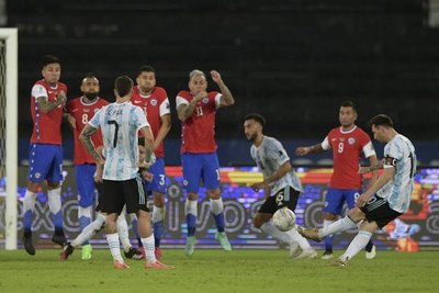 Chile-Argentina reparten puntos y Paraguay buscará el liderato