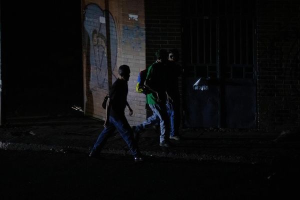 Muere una persona por una bala perdida en una violenta barriada de Caracas - Mundo - ABC Color