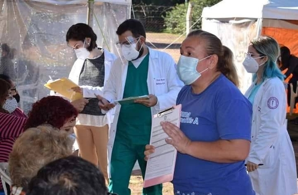 Diario HOY | Habilitan a 500 estudiantes de medicina a colaborar  en vacunación