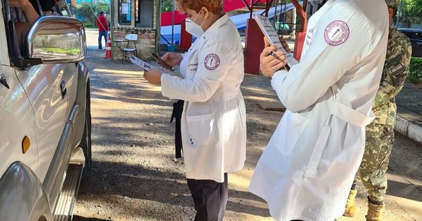 La Nación / Unos 500 estudiantes de la Facultad de Ciencias Médicas colaboran en proceso de vacunación