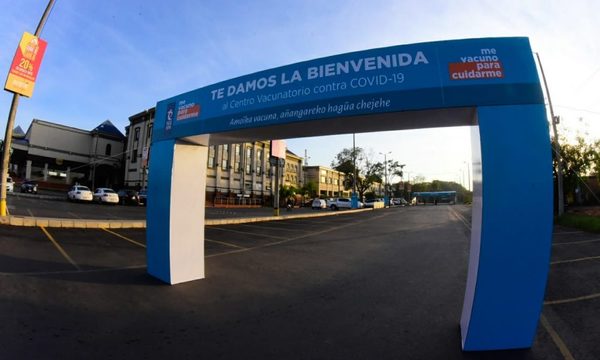 Habilitan otro vacunatorio en estacionamiento del Pinedo Shopping