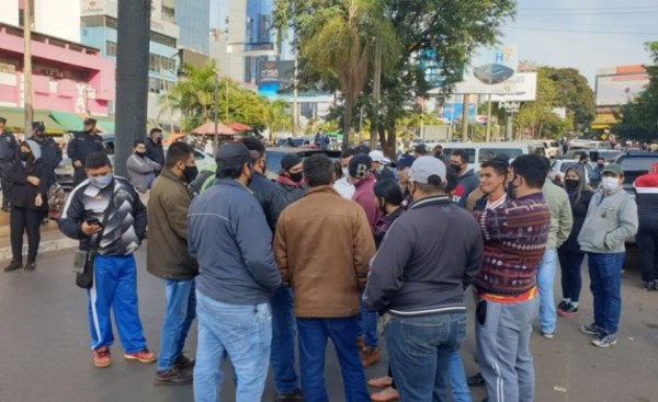 Paseros vuelven a cerrar el tránsito en la Zona Primaria de CDE