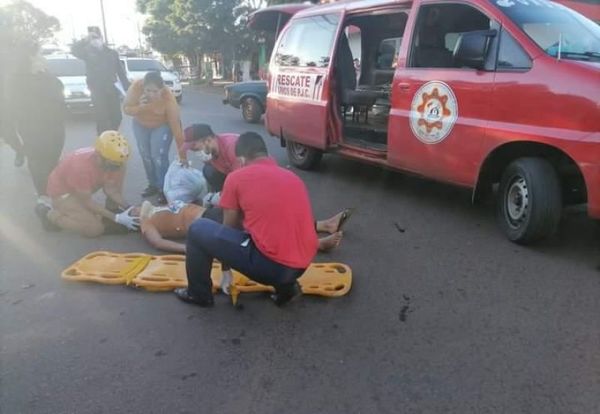 Tras un choque entre motociclistas, embarazada quedó con lesiones