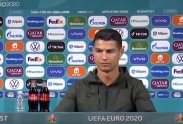 Ronaldo se muestra en contra de bebida que auspicia la Eurocopa