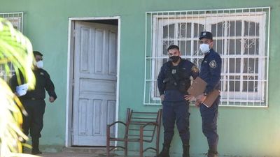 Comitiva busca más evidencias en la casa de Analía Rodas