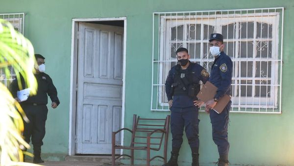 Comitiva busca más evidencias en la casa de Analía Rodas