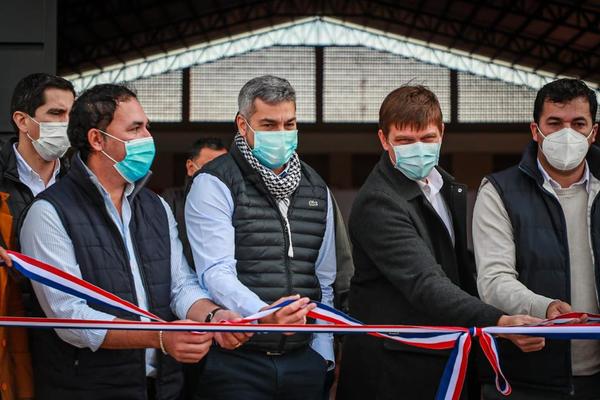 Gobierno inaugura polideportivo construido con fondos de Yacyretá en Yabebyry | .::Agencia IP::.