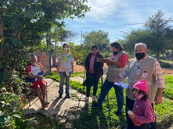 Recorren territorios sociales para ayudar a personas habilitadas a recibir la anticovid - El Trueno