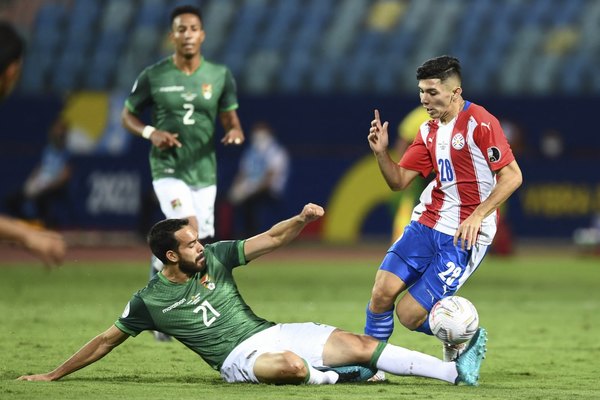 Julio Enciso; el segundo albirrojo más joven en debutar en Copa América