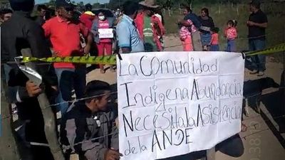 Comunidad indígena cierra camino reclamando agua potable