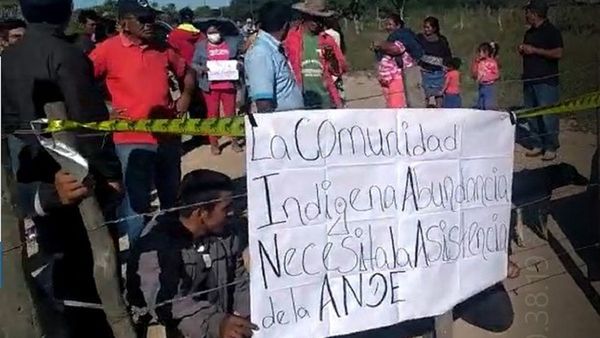 Comunidad indígena cierra camino reclamando agua potable