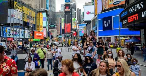 La Nación / Nueva York levanta las últimas restricciones por la pandemia del covid