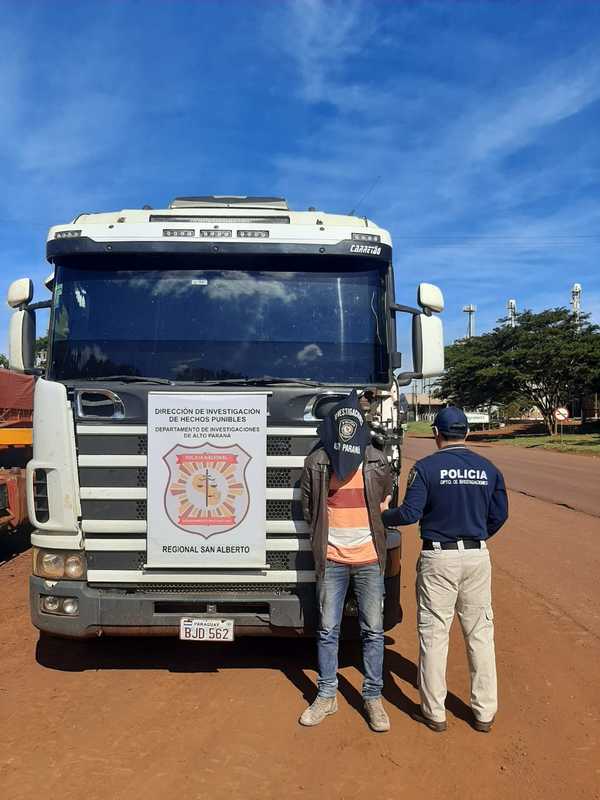 Atrapan a camionero que quiso robar granos de un silo con cédula apócrifa - La Clave