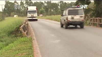 Ypané: Peligros puentes ponen en peligro a conductores y peatones - SNT
