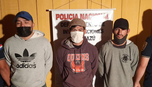 Detienen a quienes habrían asaltado una despensa - Noticiero Paraguay