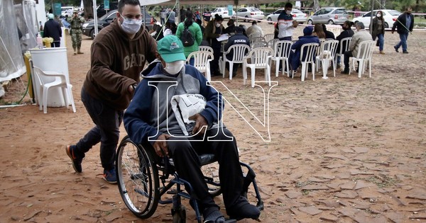 La Nación / El domingo prosigue vacunación anti-COVID-19 pese a las elecciones internas