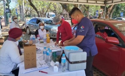 Mayores de 55 años podrán vacunarse sin importar terminación de cédula