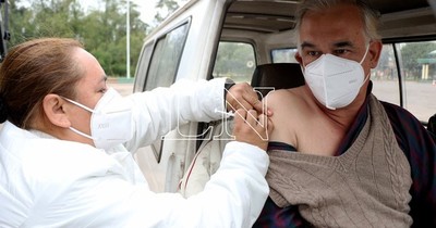 La Nación / Instalarían vacunatorios en parroquias para inmunizar a población más vulnerable