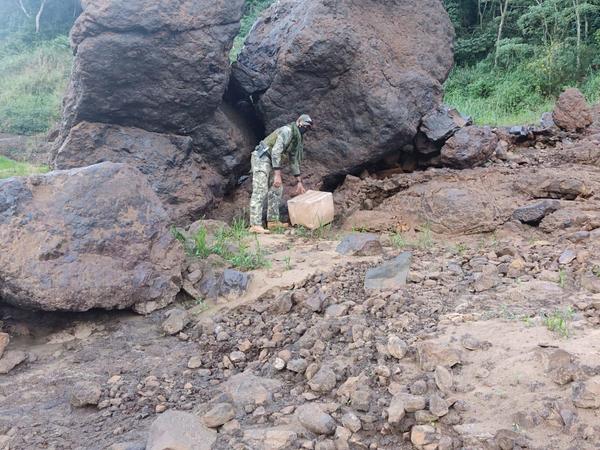 Marinos hallan 22 kilos de COCAINA a orillas del río Paraná