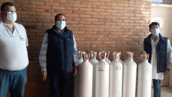 Gobernación de Concepción entrega 20 balones de oxígeno al Hospital Regional