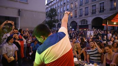 Francia vuelve poco a poco a la normalidad y ya dice ‘adiós’ a las mascarillas al aire libre