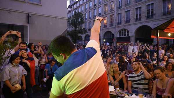 Francia vuelve poco a poco a la normalidad y ya dice ‘adiós’ a las mascarillas al aire libre