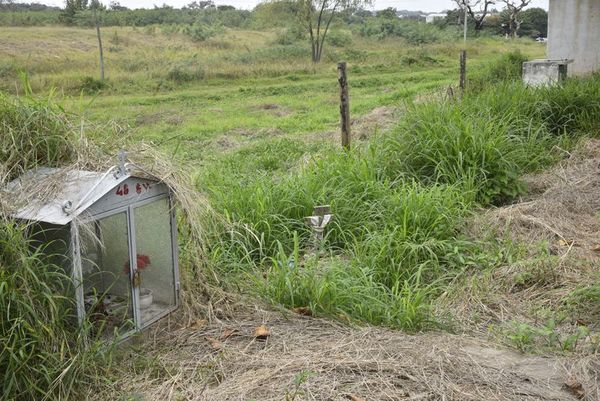 Nenecho inauguró la muralla de un cementerio, pero solo la construyó en frente - Nacionales - ABC Color