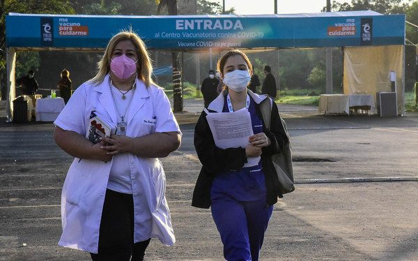 Jueves y viernes vacunarán a personas de 55 años en adelante sin considerar número de cédula de identidad