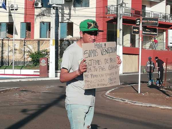 VENEZOLANO” pidiendo dinero para “pasaje” y “comer”… será ?