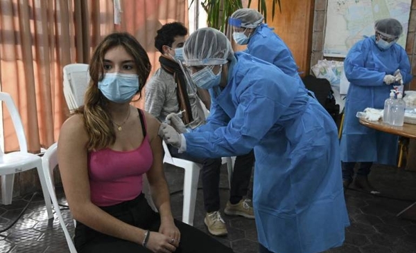 Diario HOY | El 60 % de la población de Uruguay ya recibió al menos una dosis de la vacuna