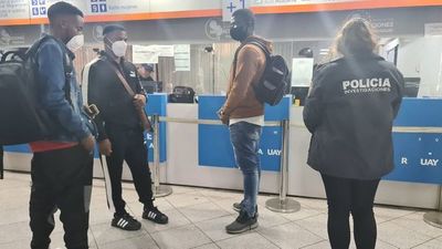Niegan ingreso al país a extranjeros por presentar pasaportes presuntamente falsos - ABC en el Este - ABC Color
