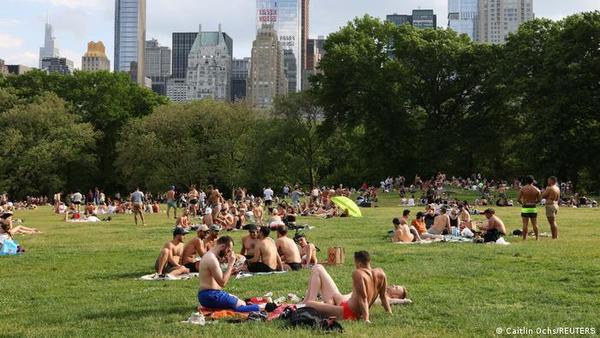 Nueva York levanta restricciones anticovid tras inmunizar al 70% de su población