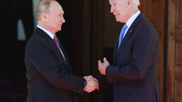 Biden y Putin pactan la vuelta de embajadores y mayor cooperación 