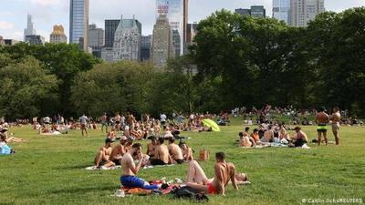Nueva York levanta restricciones anticovid tras inmunizar al 70% de su población