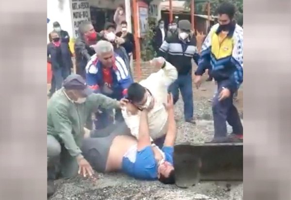 Crónica / Colorado y liberal ¡se trenzaron a los golpes!