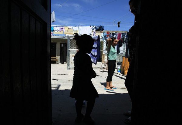 Migrantes intentan cruces ilegales hacia EE.UU. en coches particulares - Mundo - ABC Color