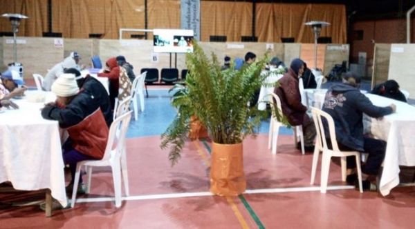 Ante bajas temperaturas, SEN rehabilita albergue con 4 comidas al día