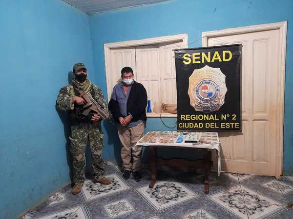 Agentes de la SENAD incautan ínfima cantidad de crack en Presidente Franco - La Clave