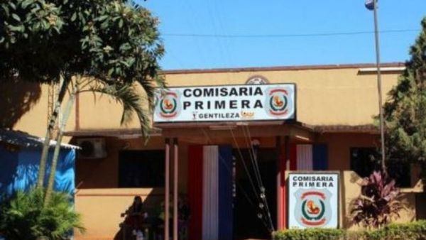 Intentó rescatar a su esposa detenida, pero quedó preso