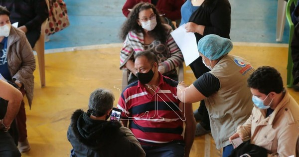 La Nación / Hoy y mañana: vacunación a libre demanda para personas de 55 años registradas