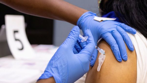 Gobierno firma nuevo contrato para recibir 1 millón de vacunas contra el Covid-19