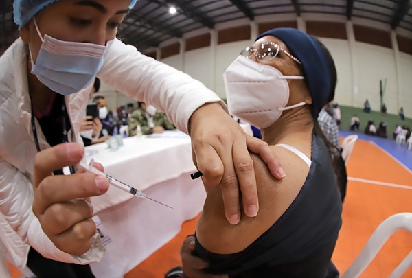 Gobierno anuncia compra de otras un millón de vacunas anticovid | .::Agencia IP::.